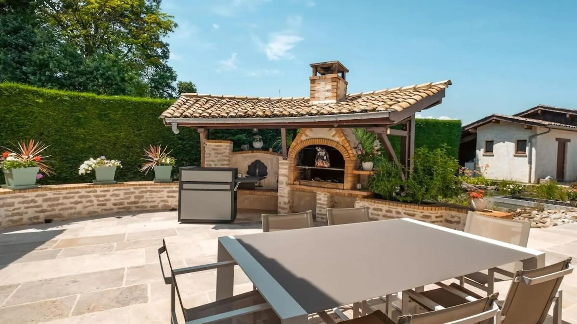 Fabulous Beaujolaise - 12P - Piscine Villa Fareins France